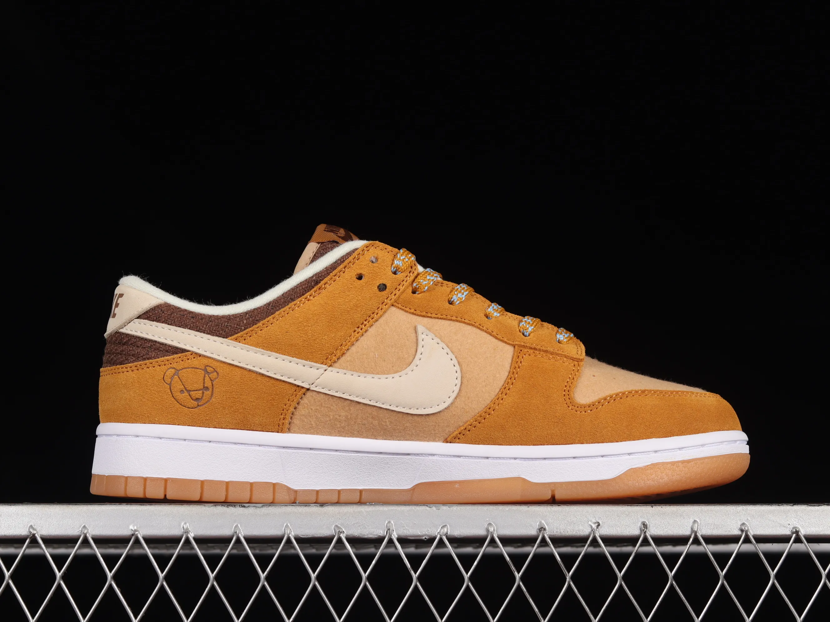 All categories Nk SB Dunk series Nk SB Dunk Low low-top sneakers F version Nk Dunk Low Bear joint name wheat color SB low-top sports and leisure sneakers DZ5350-288